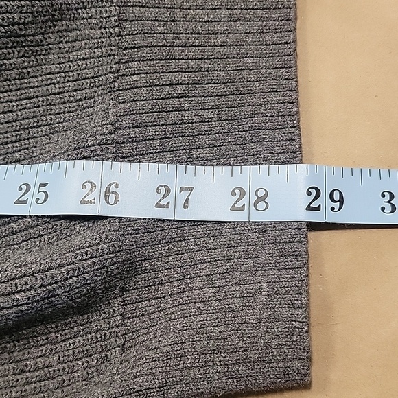 Izod, Size M, 1/4 Zip Pullover Sweater, Gray with Navy Blue Trim, EUC - Picture 7 of 9